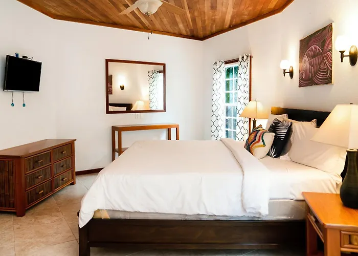 Aparthotel White Sands Cove G02-romantic Partial Ocean View 1 Bedroom By Floreo